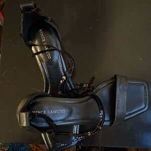 VINCE CAMUTO SANDALS